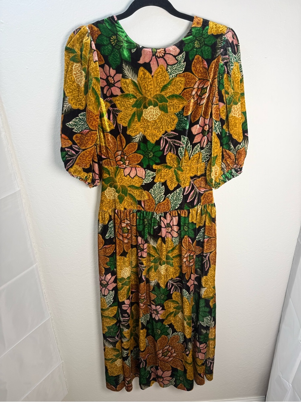 NWT FARM Rio Garden Black Floral Velvet Midi Dress Size Medium - Picture 5 of 7